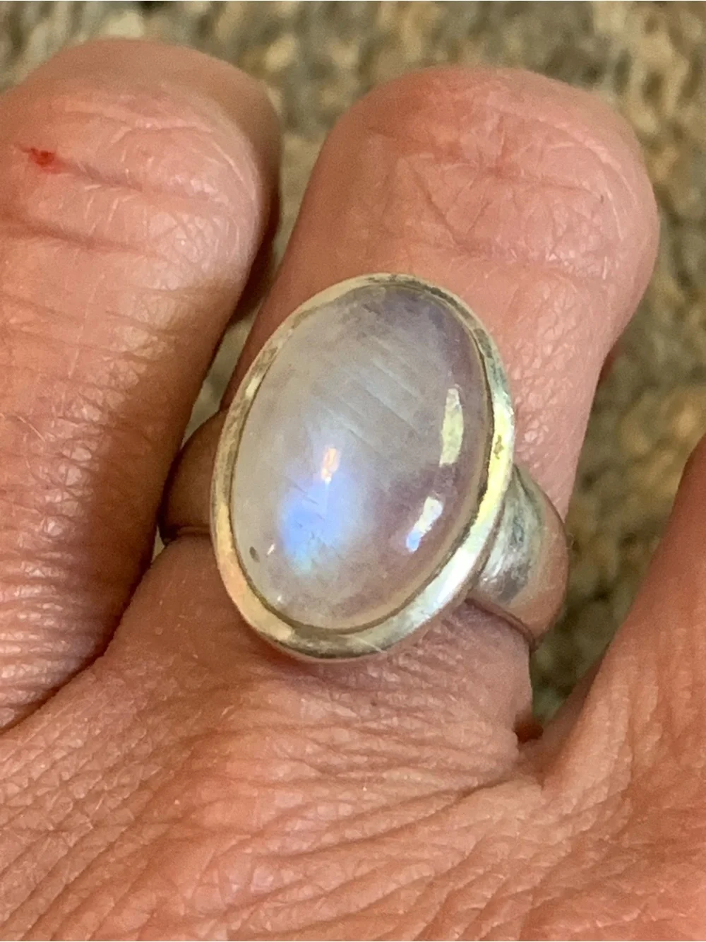 Sterling Silver Moonstone Ring with Blue Flash. Size 8 1/4